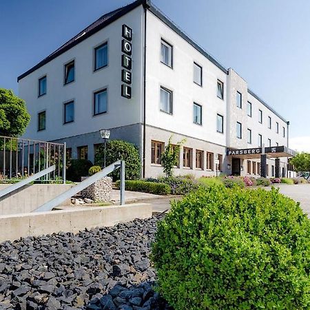 Hotel Parsberg Пуххайм Экстерьер фото
