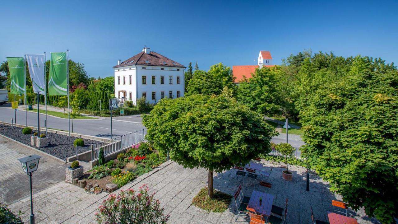 Hotel Parsberg Пуххайм Экстерьер фото