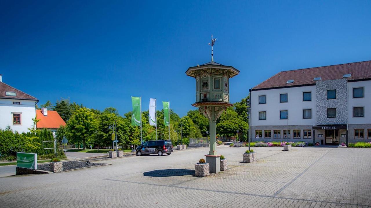 Hotel Parsberg Пуххайм Экстерьер фото